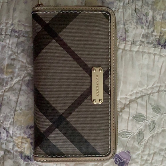 Burberry wallet - Picture 1 of 7